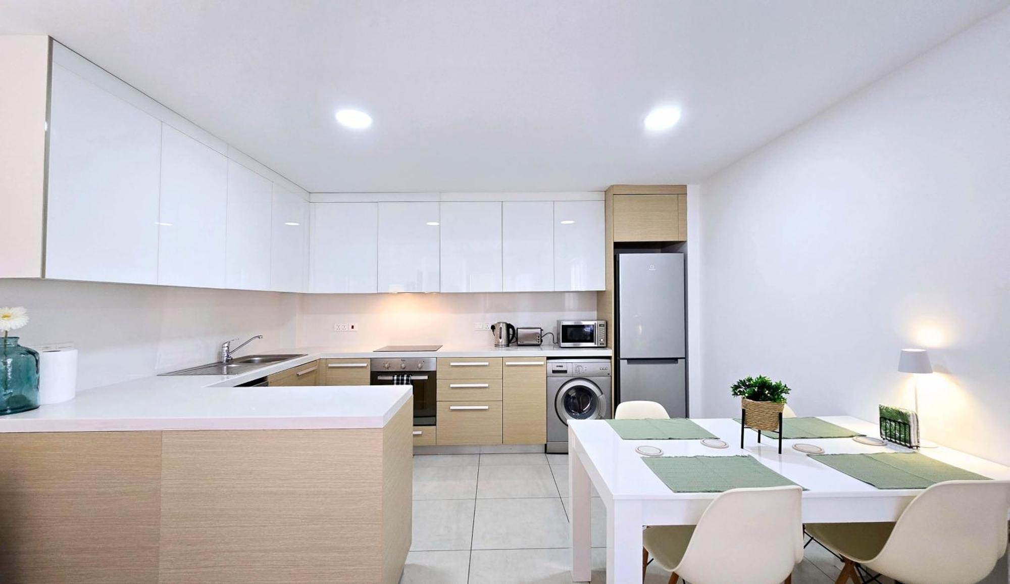 Css Coastal Smart Superior With Gym Spacious Apartment